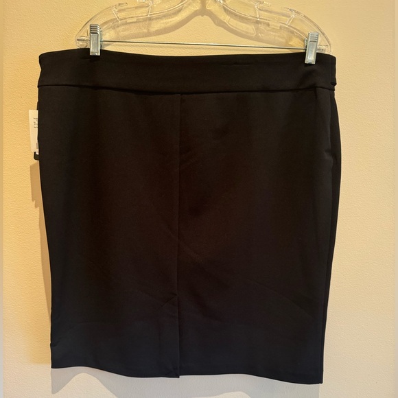Black Pencil Skirt with Belt Accent - Size XL - SOHO Apparel LTD - Picture 3 of 5